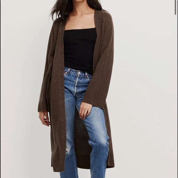 Cashmere with detail sweater in camel color. So daft and so warm! - Picture 1 of 8